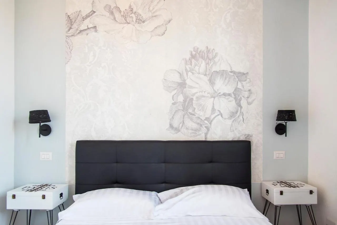 Youhosty - Correggio 12 Milan