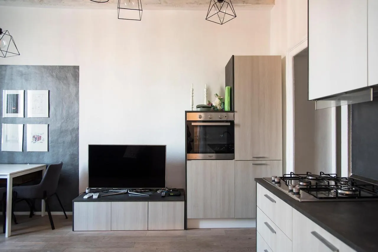Youhosty - Correggio 12 Milan Apartment