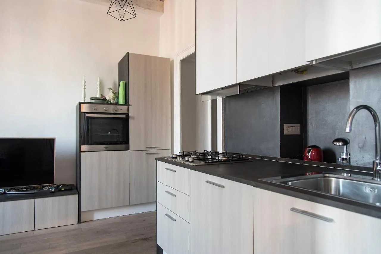 Apartment Youhosty - Correggio 12 Milan Italy